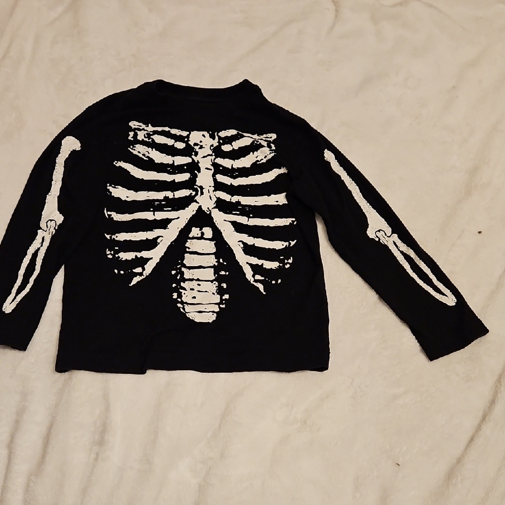 Children’s Place Halloween Skeleton bones T-shirt￼ Size S/P 5/6 Black & White